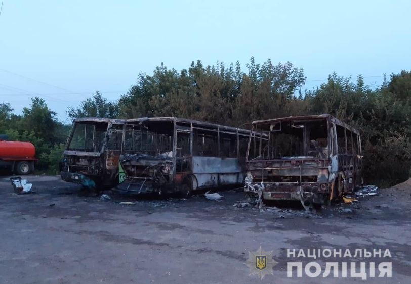 По факту поджога трех автобусов в Макаровском районе Киевщины полиция открыла уголовное производство