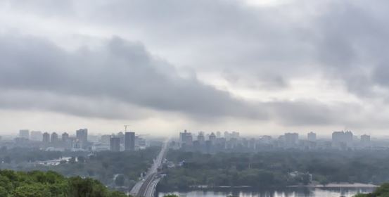 Сегодня, 27 июня, в Киеве в связи с непогодой объявлен оранжевый уровень опасности