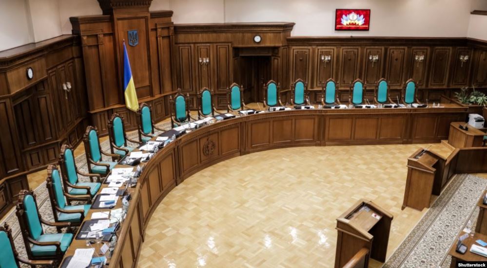 Конституционный суд рассмотрит указ президента Зеленского о роспуске Рады срочно и в устном порядке