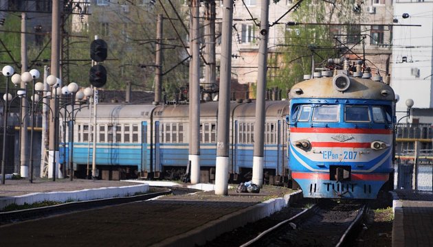 “Укрзализныця” назначила на лето уже 30 дополнительных поездов