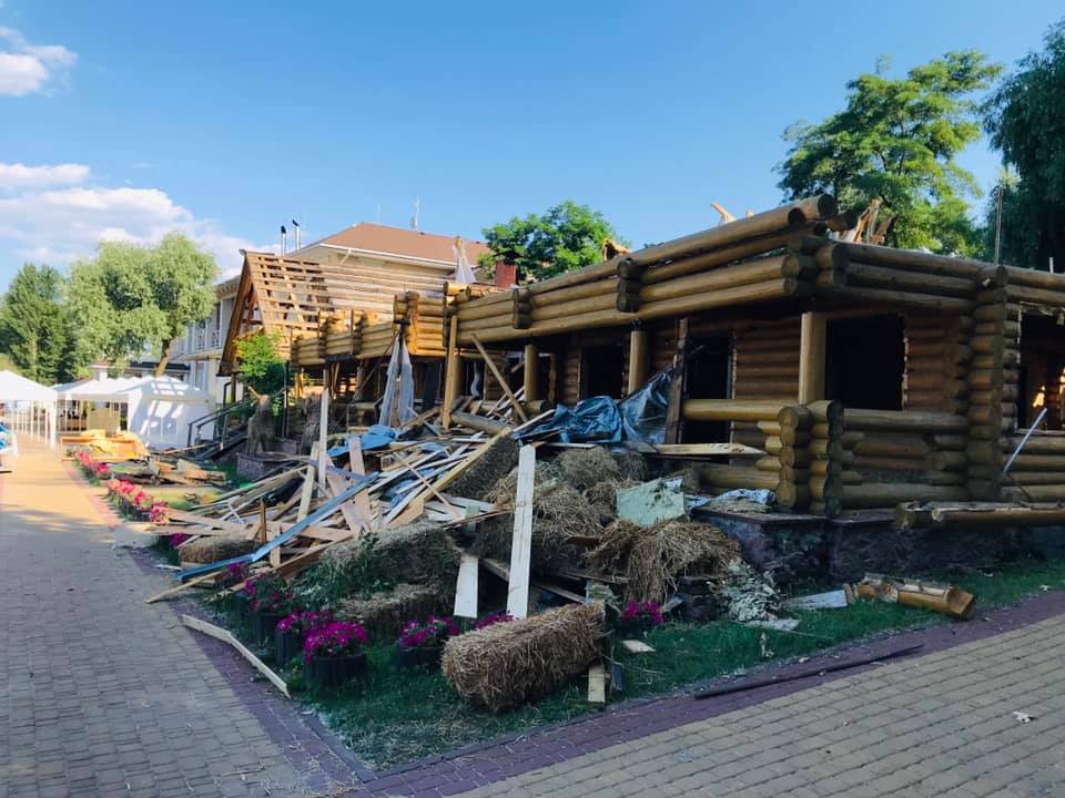 КП “Киевблагоустройство” обвиняют в разрушении банного комплекса (фото, видео)