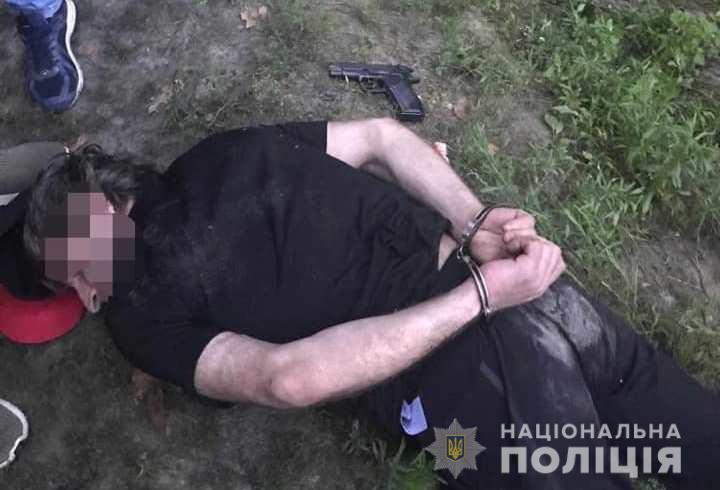 На Киевщине для задержания вооруженных грабителей полиция открыла огонь (фото)