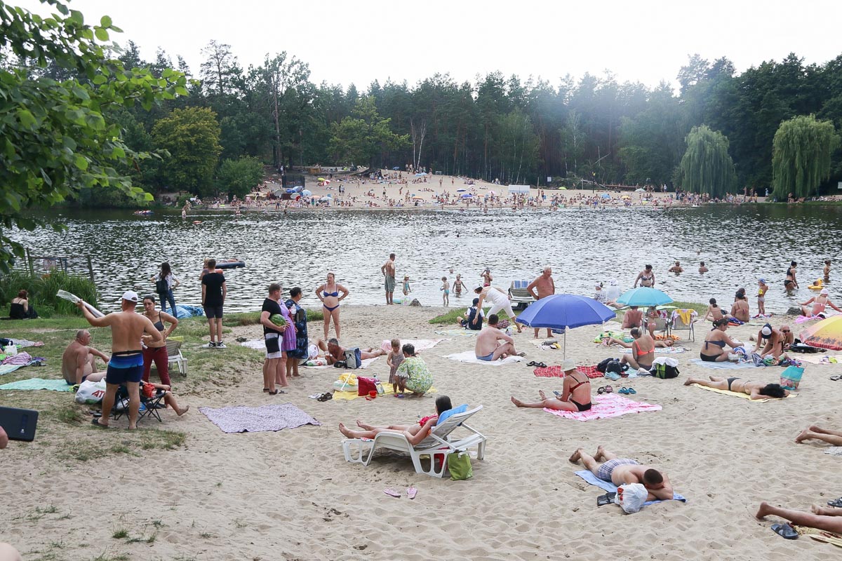 В Пуще-Водице в Киеве 22-летний парень утонул при попытке переплыть местный пруд (фото)