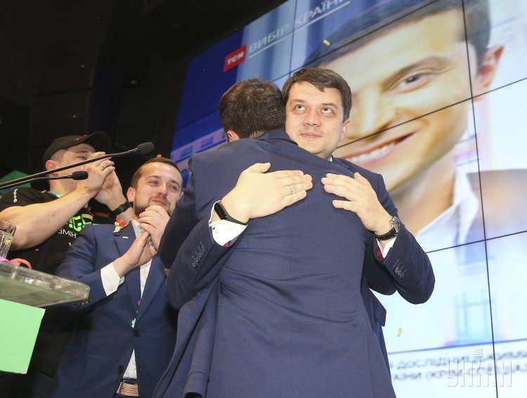 “Слуга народа” лидирует, партия Бойко-Медведчука на втором месте - результаты соцопроса