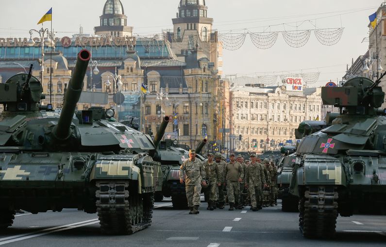 Зеленский пообещал военным премии на сумму 300 млн гривен вместо парада на День независимости (видео)