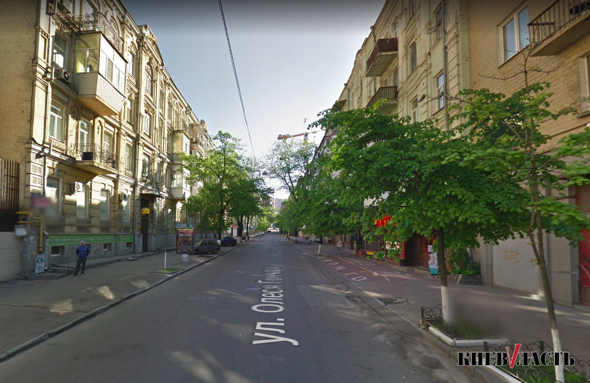 “Киевавтодор” на сутки отложил ремонт улицы Олеся Гончара из-за надвигающейся грозы