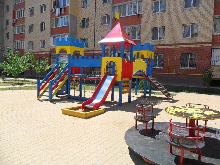 По результатам тендеров во дворах шести районов Киева отремонтируют детские площадки (адреса)