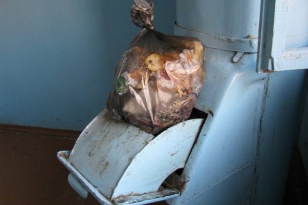 Киевсовет может прекратить работу мусоропроводов в многоквартирных жилых домах