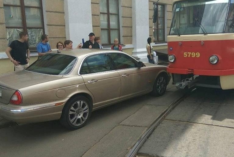 За неделю ДТП блокировали движение киевского общественного транспорта 36 раз