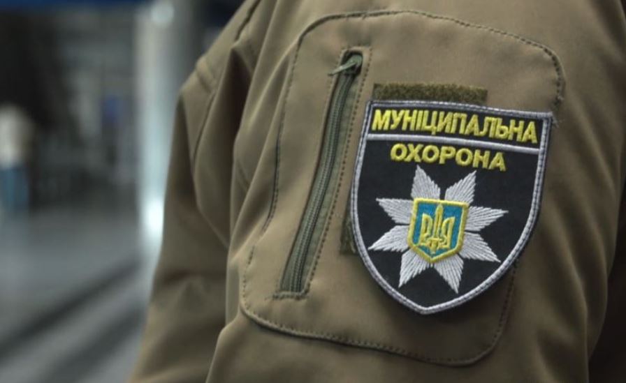 Муниципальная охрана Киева получила огнестрельные и ножевые ранения в результате конфликта у метро “Голосеевская”