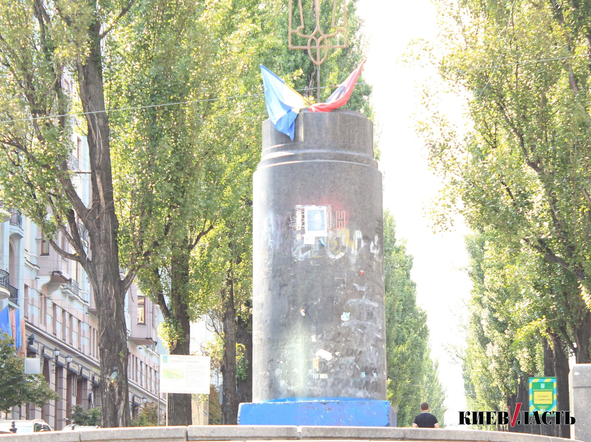 Кого из мэров столицы киевляне хотели бы видеть на постаменте, где стоял Ленин - уличный опрос (видео)