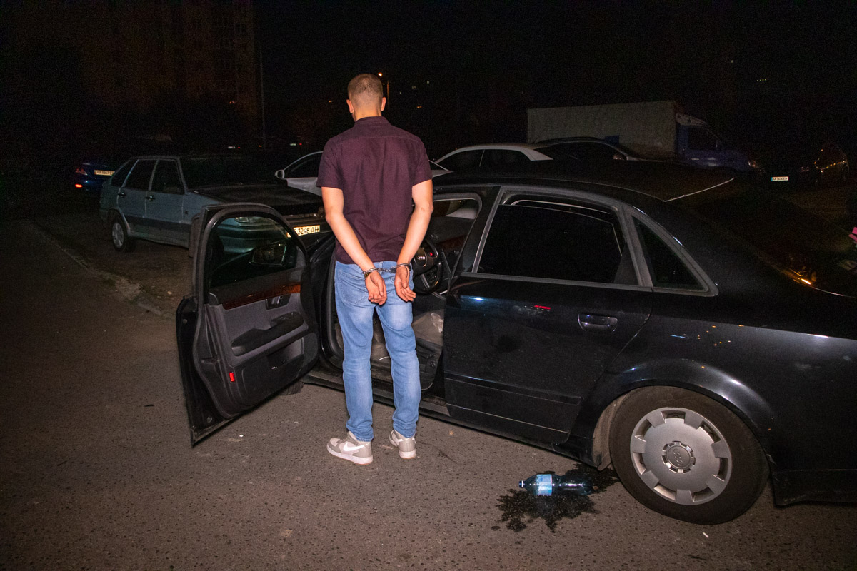 В Киеве водитель Audi после ДТП пытался скрыться от полиции (фото)
