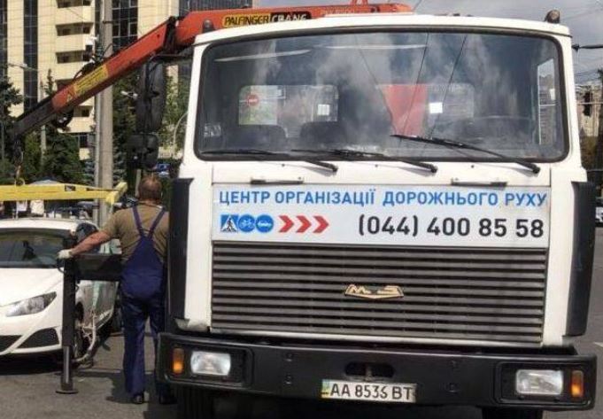 За неделю в Киеве коммунальщики эвакуировали на штрафплощадку 50 транспортных средств (фото)