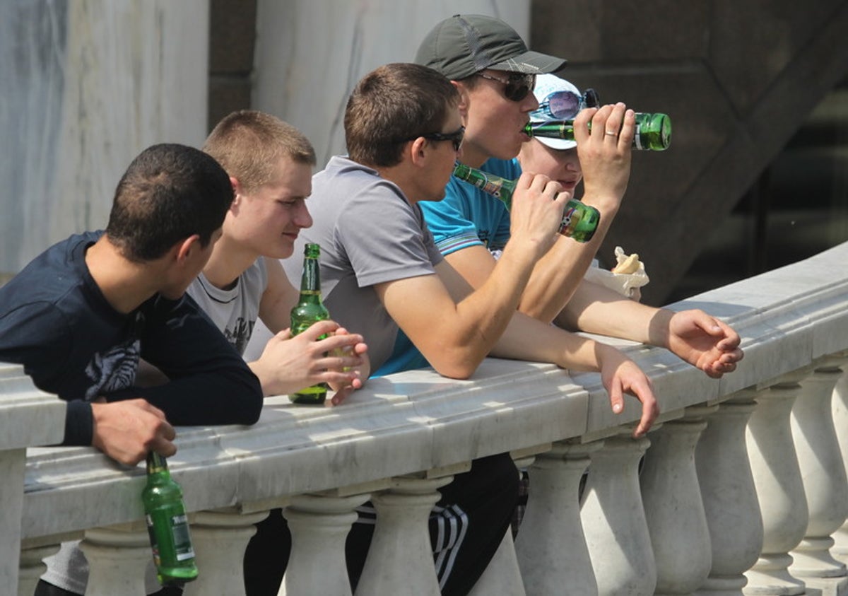 С начала года патрульные Киева составили более 7 тысяч админматериалов за распитие алкоголя в запрещенном месте