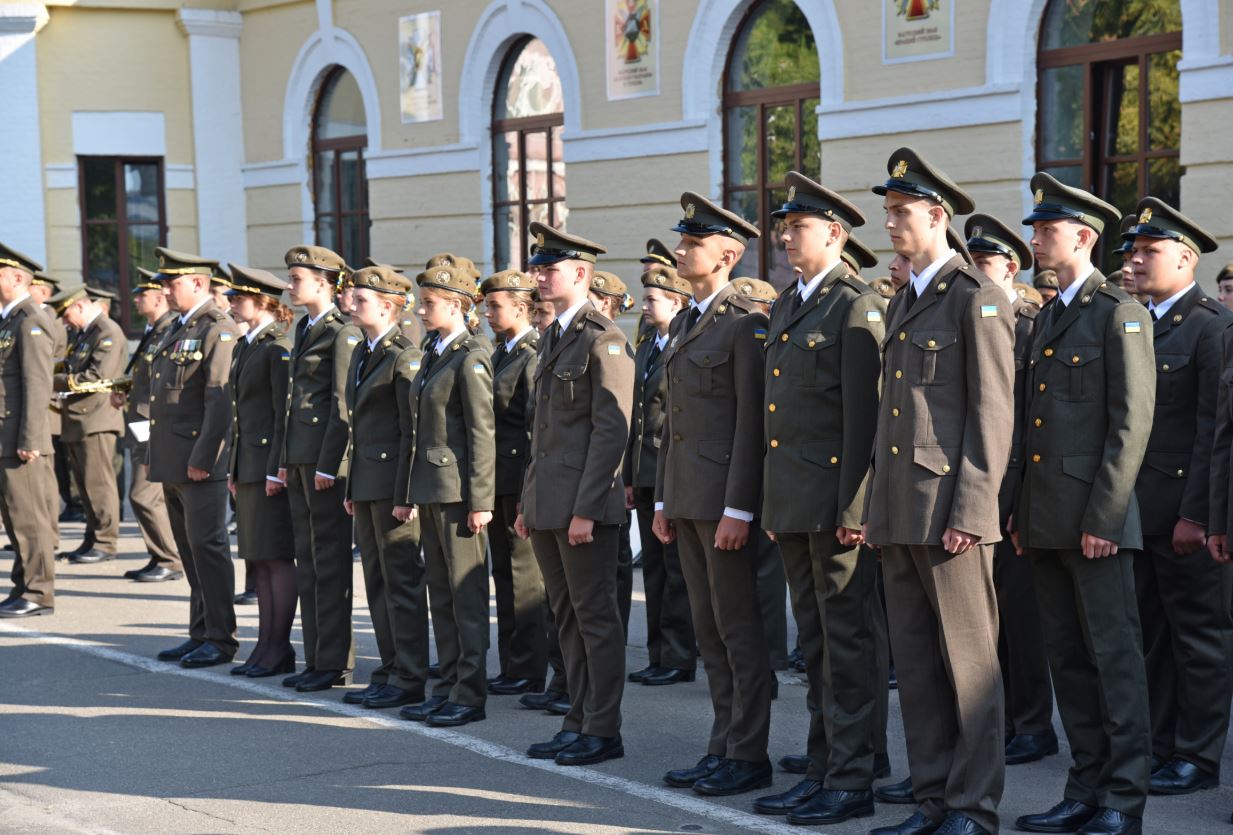 В Киевском военном лицее им. Богуна впервые начали обучаться девушки (видео)