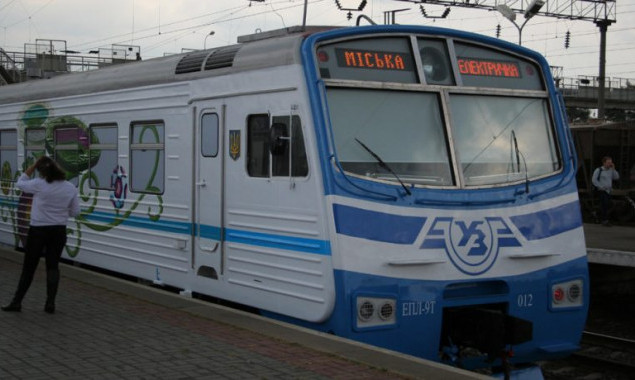 В “Укрзализныце” назвали свою версию регулярной отмены утренних рейсов городской электрички в Киеве