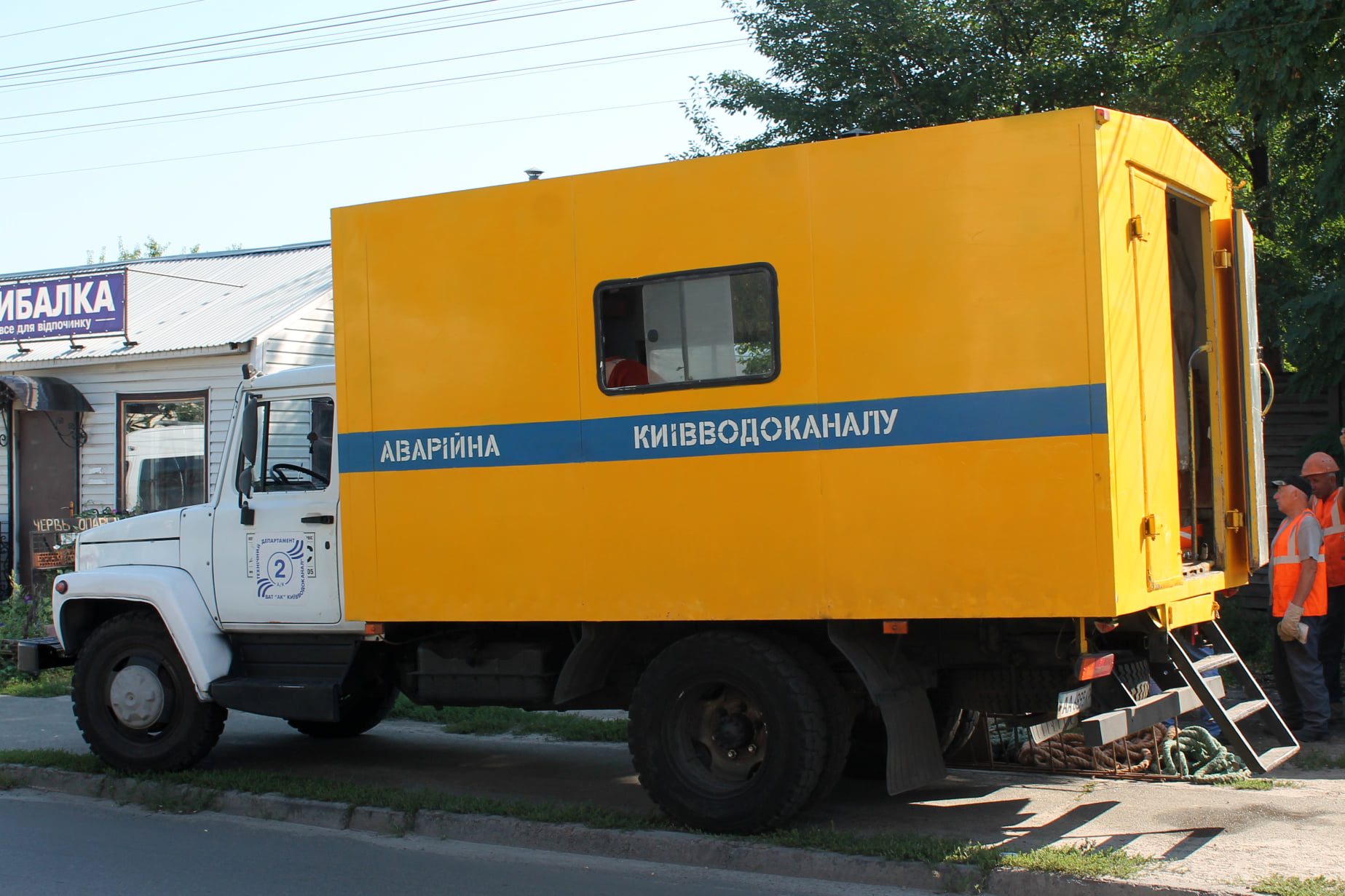 Утром понедельника жители 5 столичных улиц из-за аварий остались без водоснабжения (адреса)