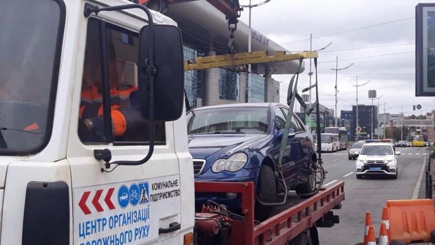 На прошлой неделе на штрафплощадку в Киеве эвакуировали 44 автомобиля