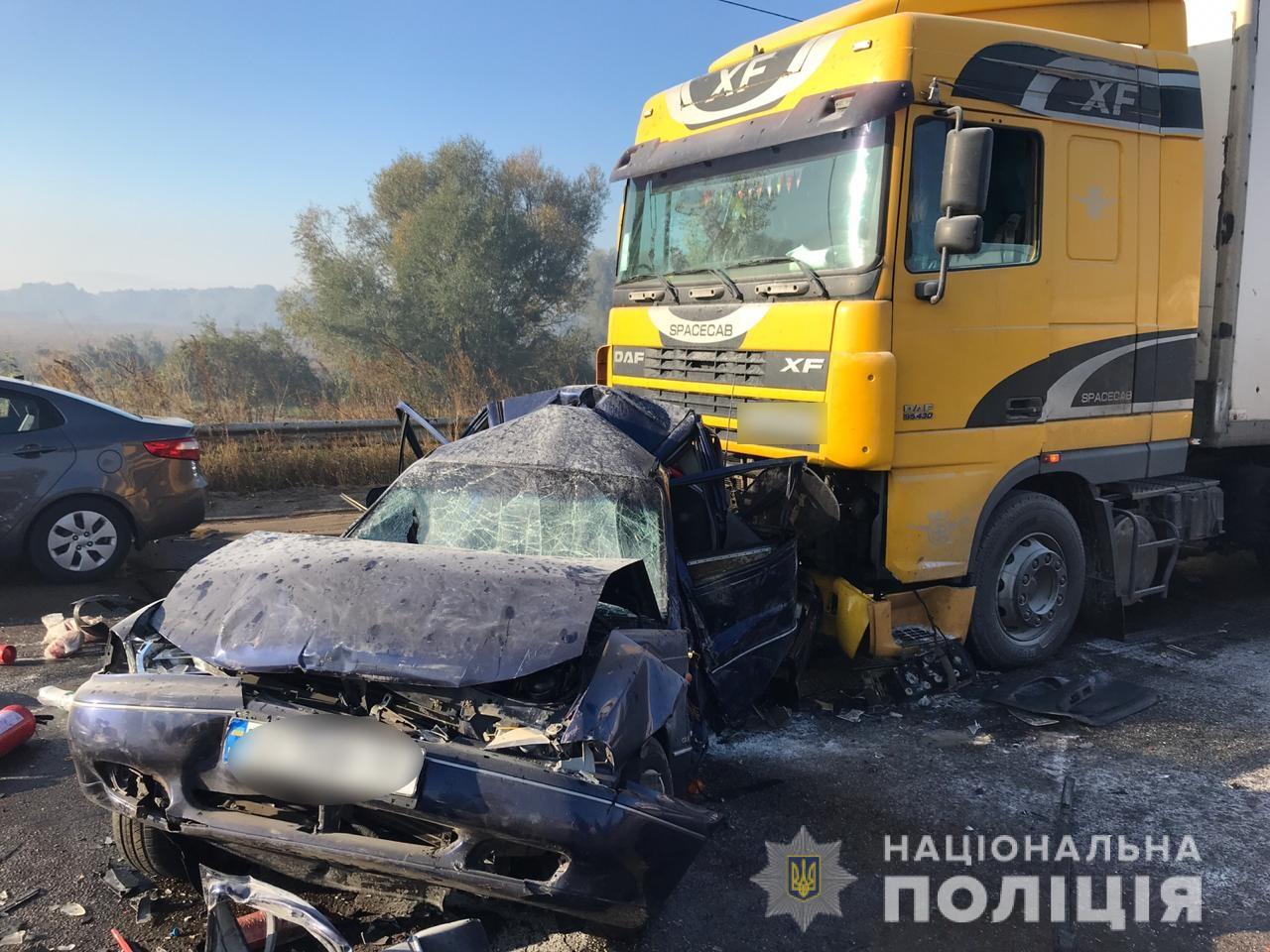 На окружной Броваров в ДТП погиб водитель автомобиля (фото, видео)