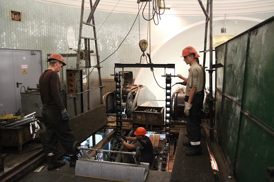 На станции метро “Золотые ворота” в ноябре планируют начать капитальный ремонт эскалаторов