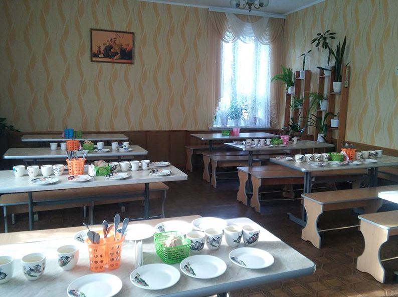 Школьников и дошкольников Бородянского района снова будет кормить местное КП