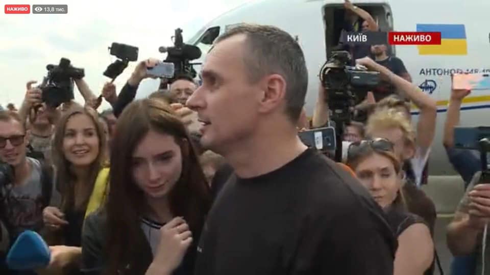 Политзаключенные и военнопленные вернулись из РФ в аэропорт “Борисполь” (фото, видео)