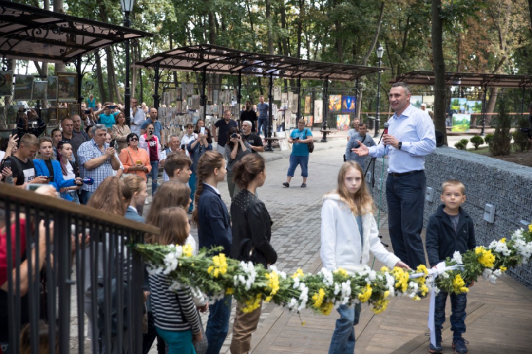 Кличко: в Киеве появились новая лестница от Андреевской церкви к Аллее художников