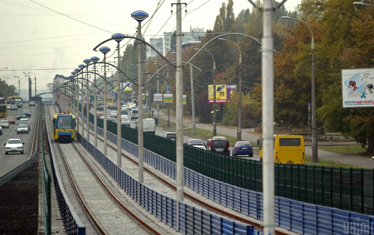 В Киеве за 4 млн гривен отремонтируют ограждение Борщаговской линии скоростного трамвая