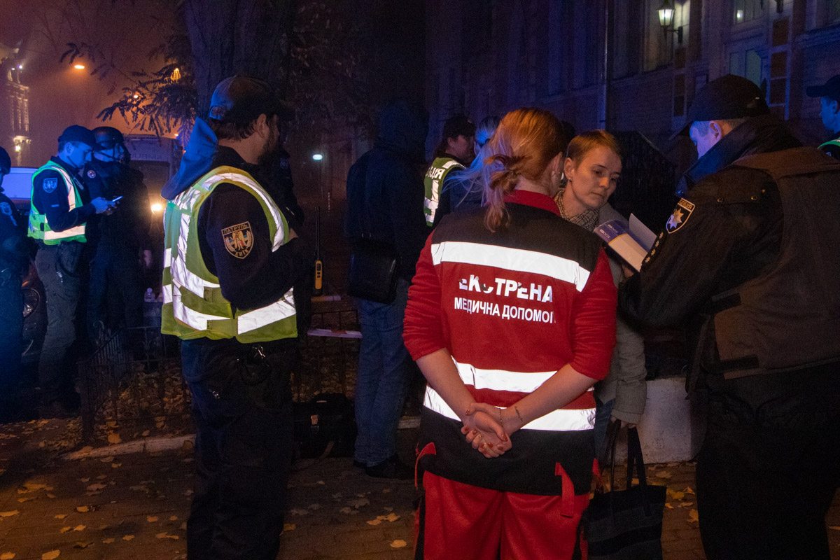 Ночью в центре Киева от взрыва гранаты погибли двое мужчин и госпитализирована женщина (фото, видео)