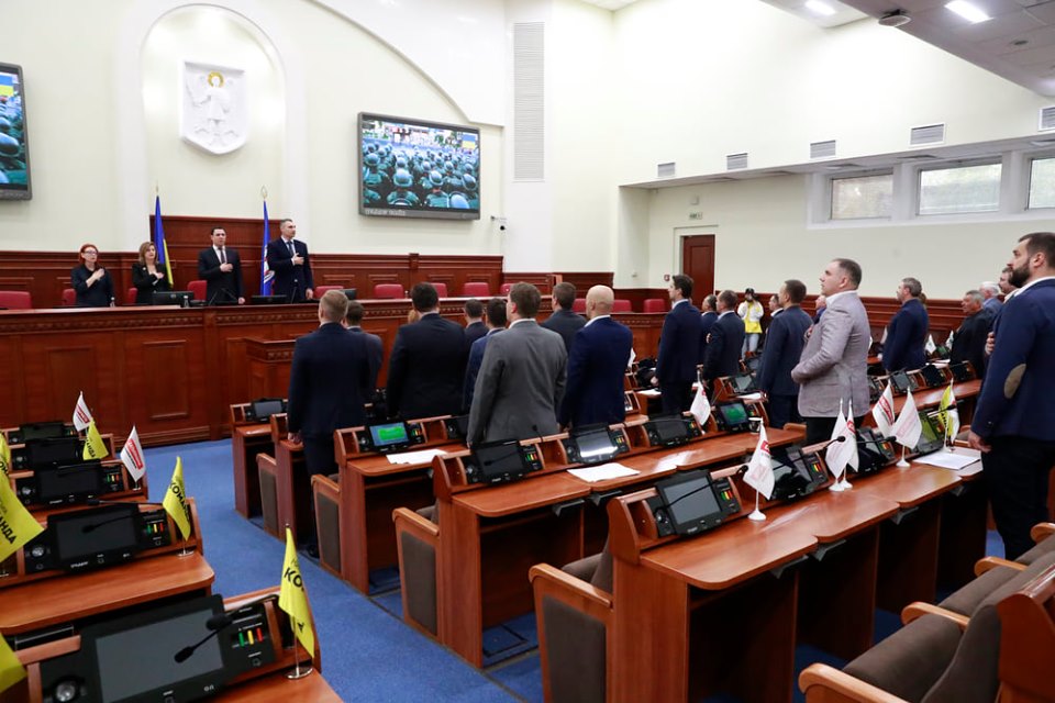 Депутаты Киевсовета начали выходить из фракций “Солидарность” и “Батькивщина”