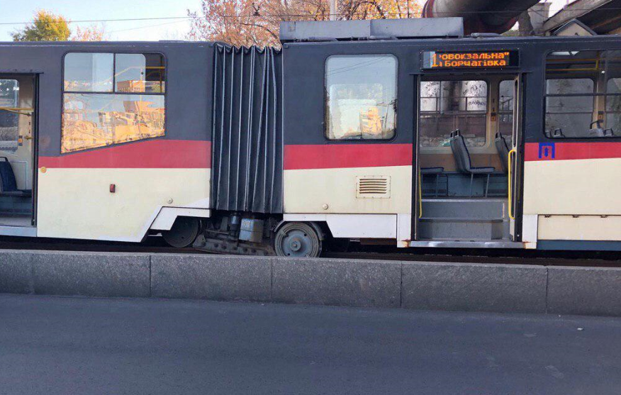 Скоростной трамвай в Киеве сошел с рельсов