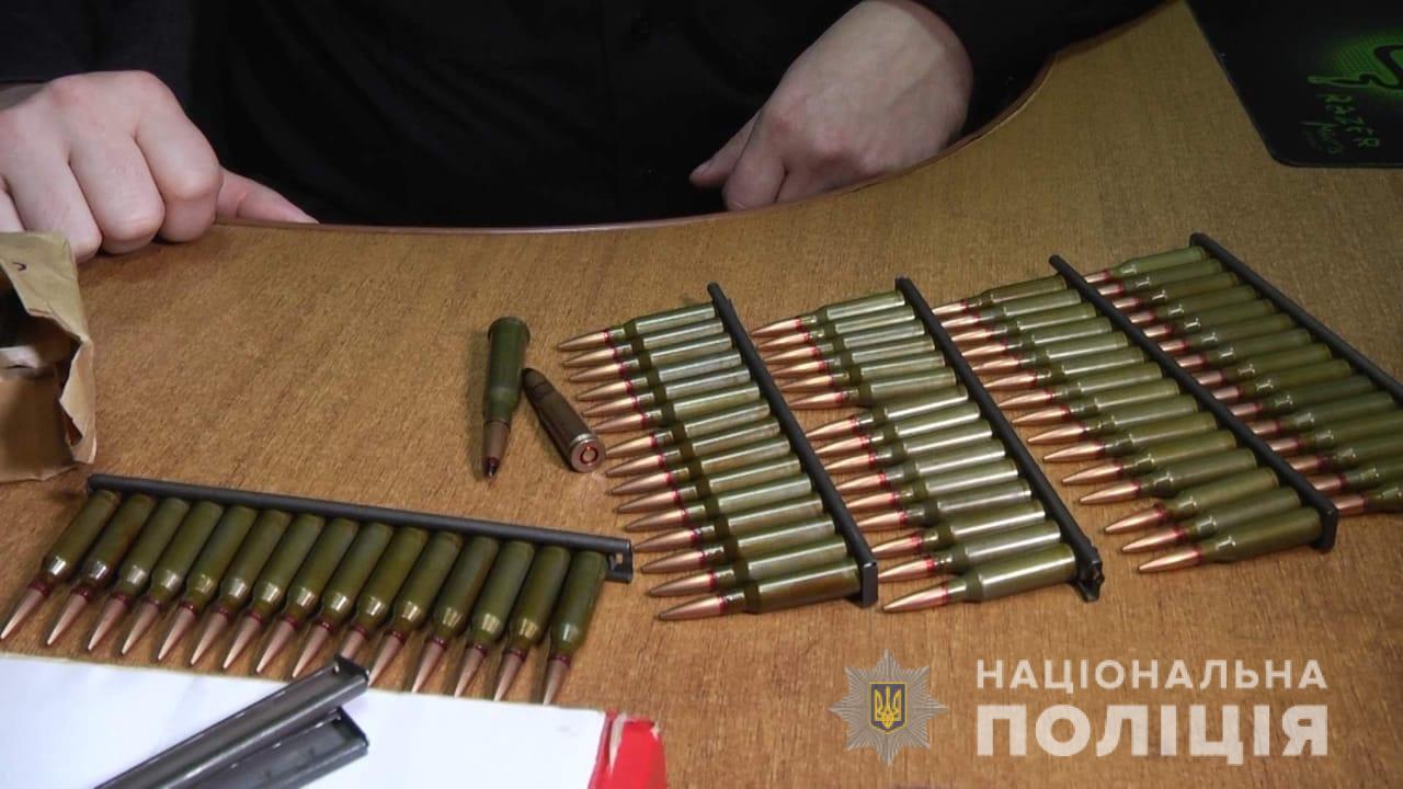 С начала октября на Киевщине сдали 240 единиц огнестрельного оружия (фото, видео)