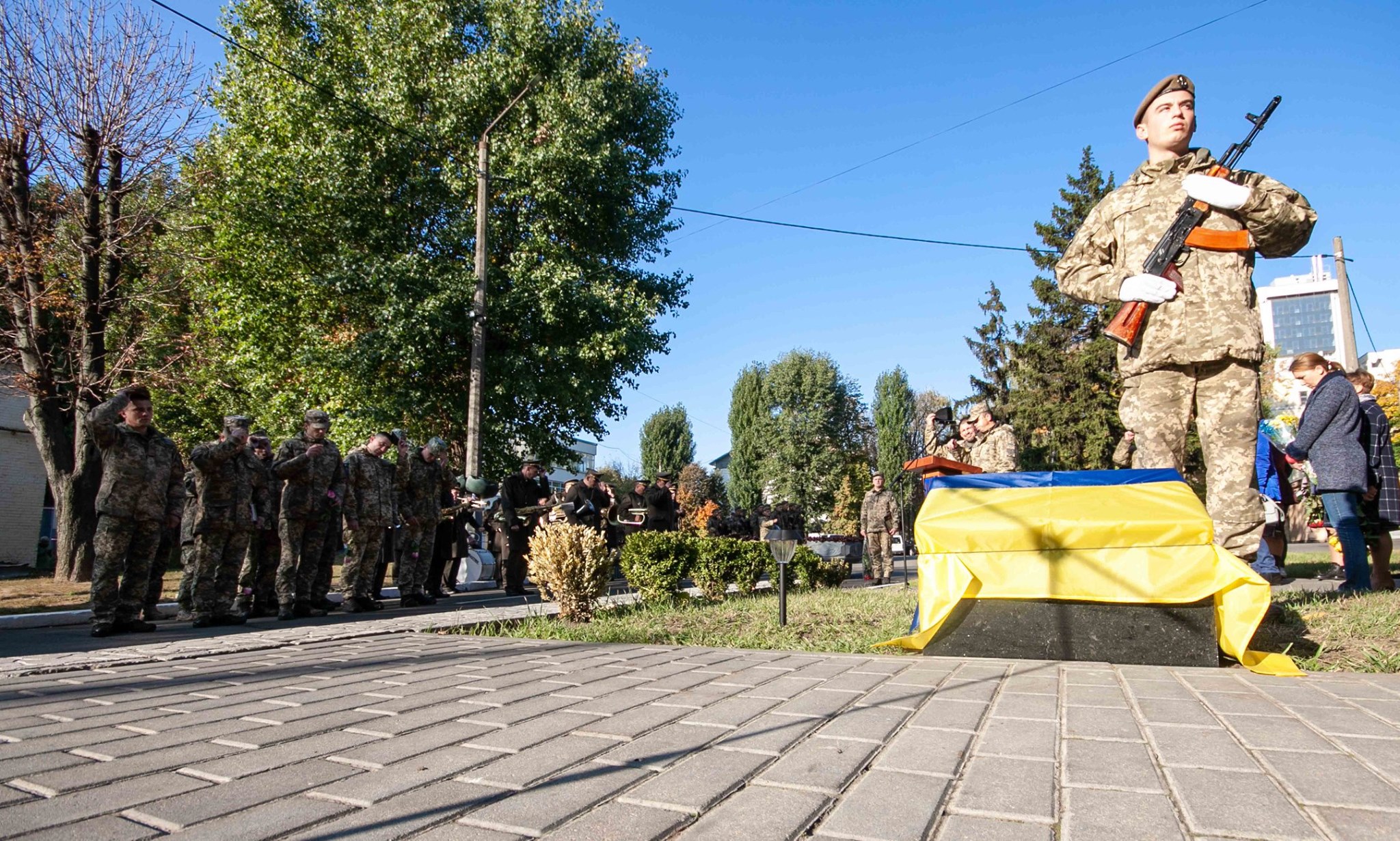 В Киеве открыли мемориальную доску погибшему в 2015 году под Дебальцево воину Вадиму Федорченко (фото)