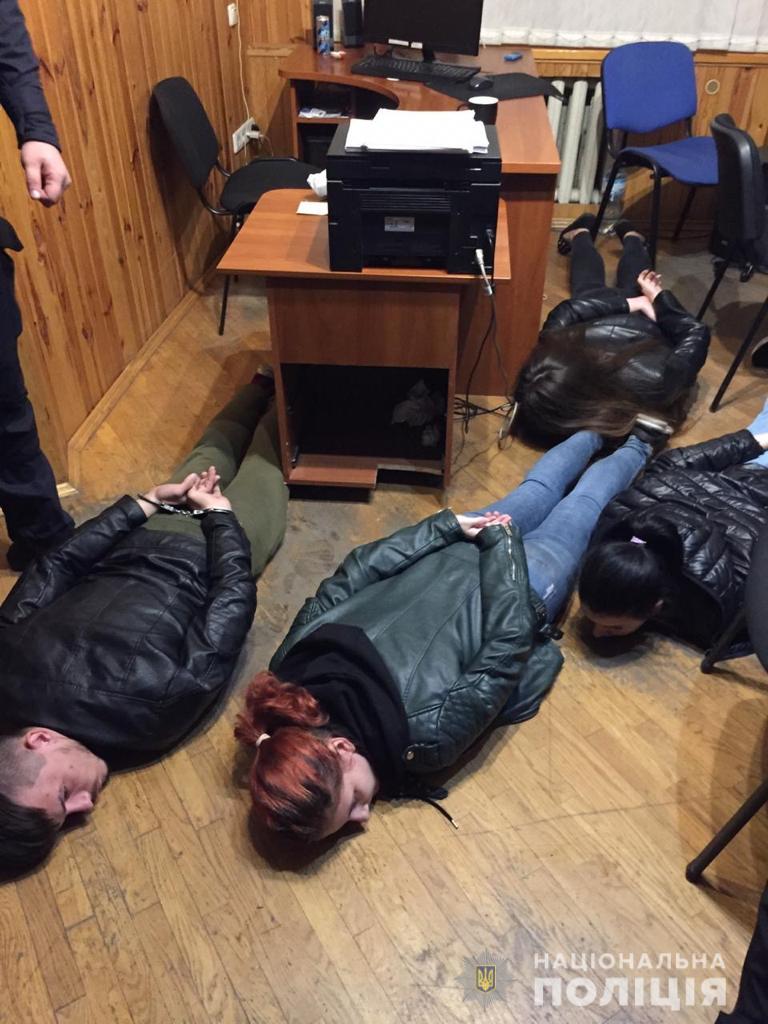 Полиция задержала банду сутенеров, организовавших сеть борделей на территории Киева и области