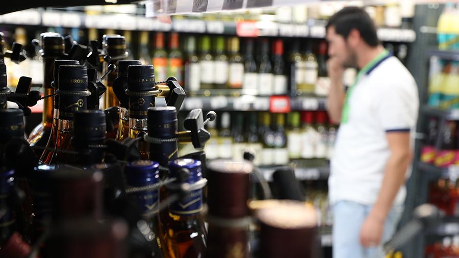 Ограничение на продажу алкоголя в Киеве продолжает действовать, - депутат Михайленко