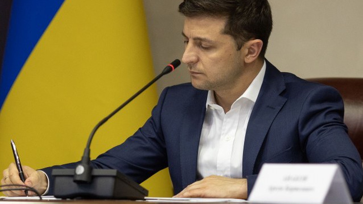 Зеленский подписал закон о реформе НАПК и отмене госфинансирования партий