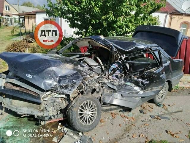 В Яготине в результате столкновения автомобилей погибли двое людей (фото)