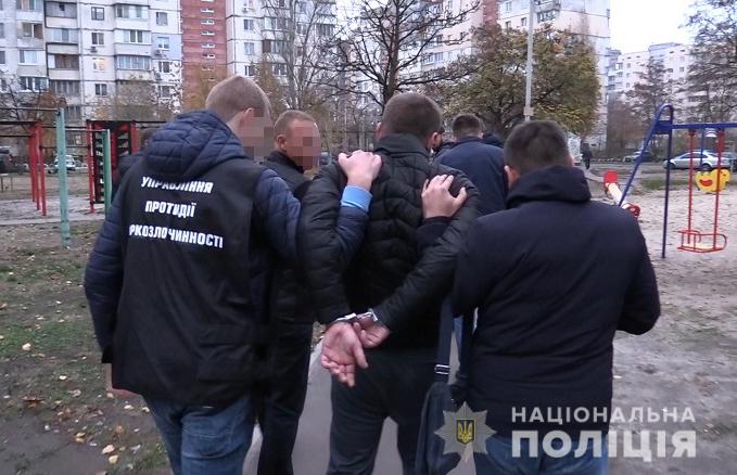 Полиция обнаружила нарколабораторию в квартире на проспекте Шухевича в Киеве (фото, видео)