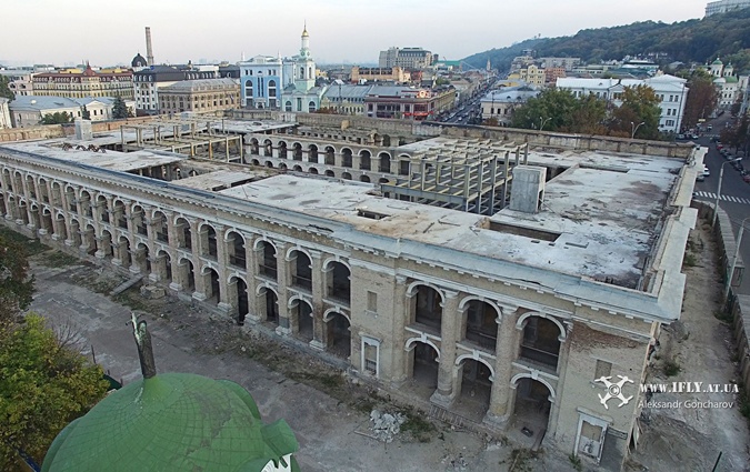 Суд закрыл дело об аресте здания Гостиного двора в Киеве
