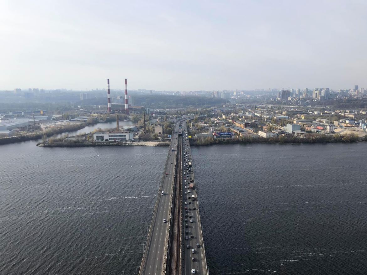На Южном мосту в Киеве дорожники завершили работы по замене 27-ми из 46 деформационных швов