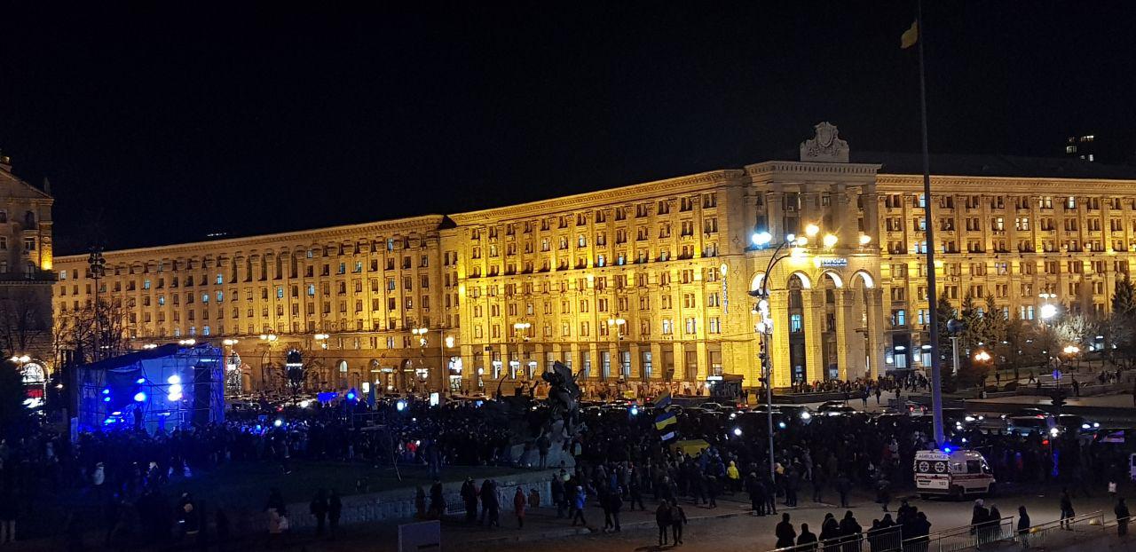 На Майдане Независимости в Киеве проходит вече ко Дню Достоинства и Свободы (фото, видео)