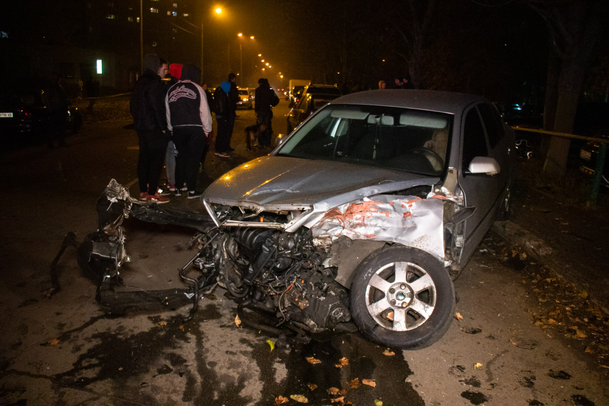 На столичной Борщаговке неадекватный водитель устроил аварию с участием 9 автомобилей (фото, видео)