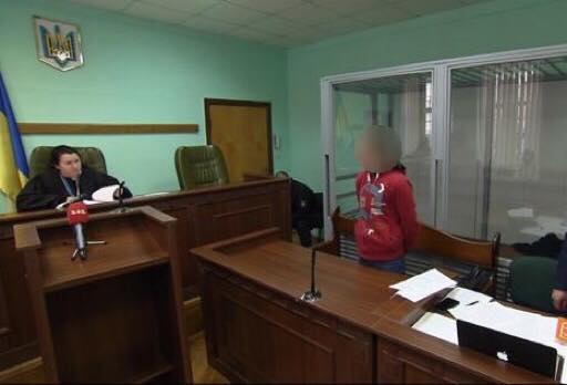 Суд отправил под арест трех избивших охранника киевского супермаркета молодых людей (видео)