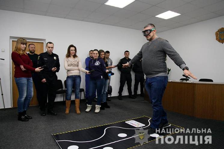 Автошколам Киевщины хотят передать очки, имитирующие состояние алкогольного опьянения