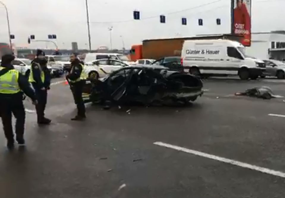 Возле Lavina Mall в Киеве в ДТП погибли двое человек, еще двое травмированы (фото, видео)