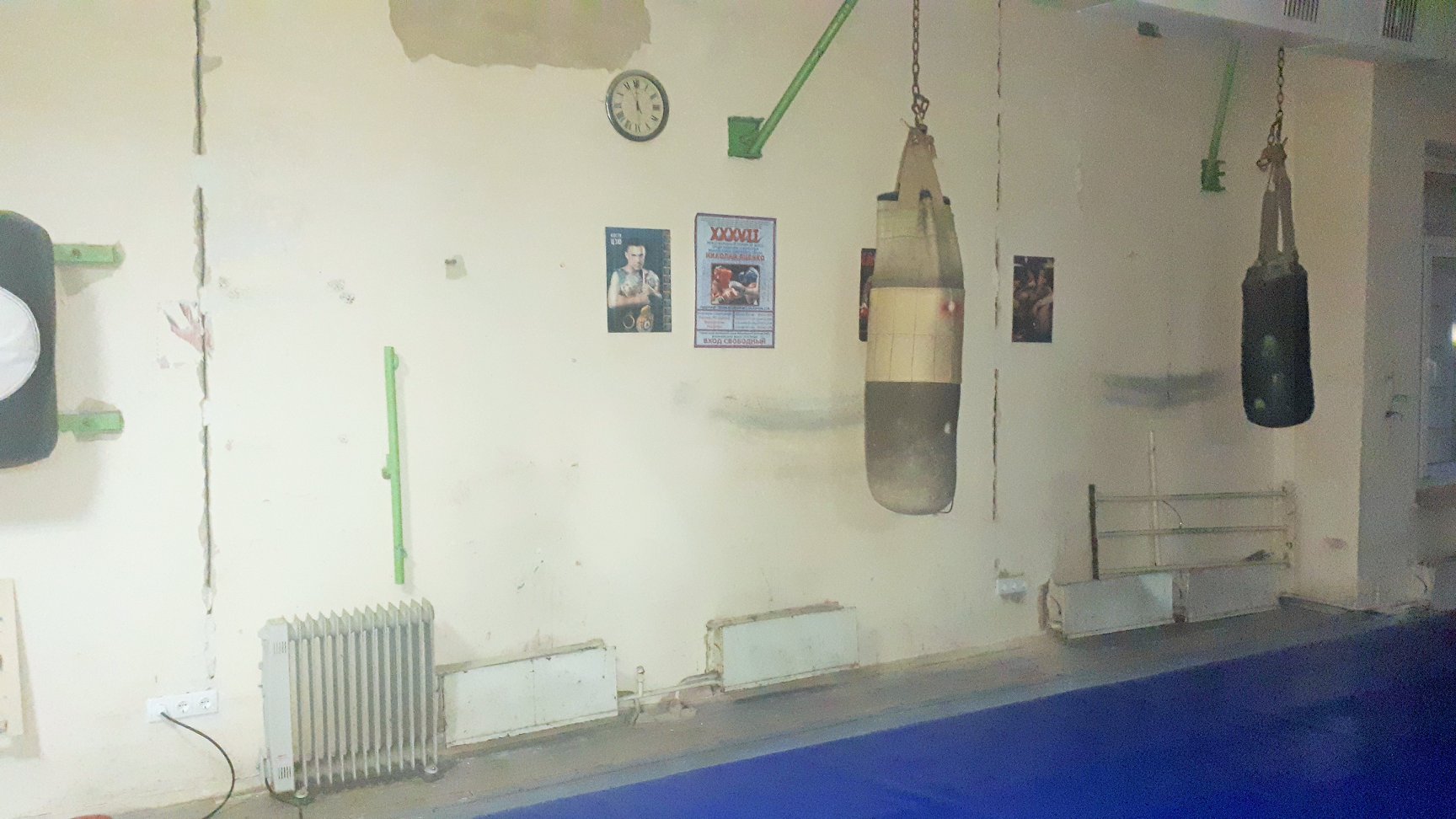 В Святошинской РГА подписали акты выполненных работ по недоделанному ремонту в подростковой секции бокса “Сокол”