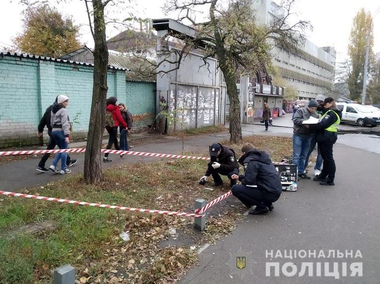 В Киеве неизвестные на улице распылили слезоточивый газ в лицо члену конкурсной комиссии Генпрокуратуры (фото)
