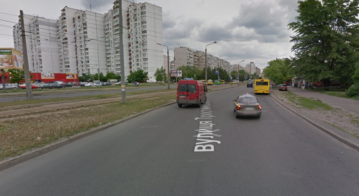 Жители Дарницкого района Киева просят установить светофор на переходе через улицу Тростянецкую