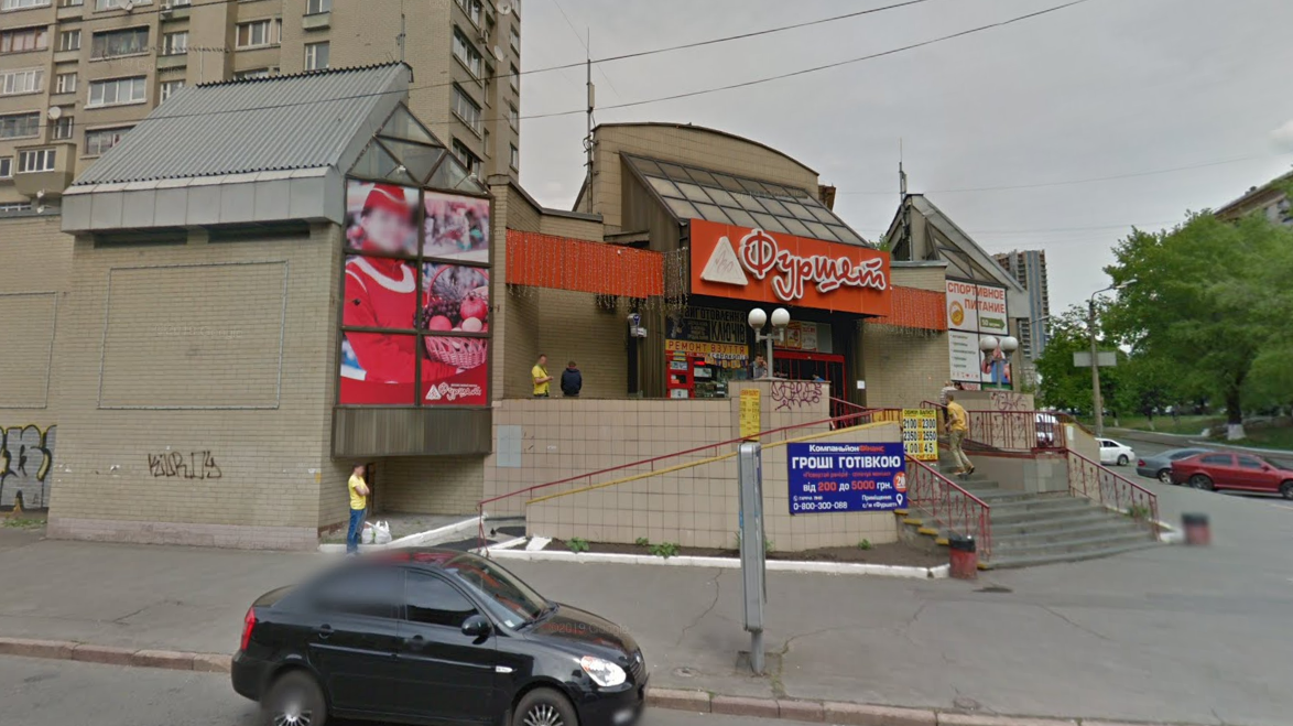 Киевские власти проверили супермаркет “Фуршет” на Антоновича из-за жалоб на шум