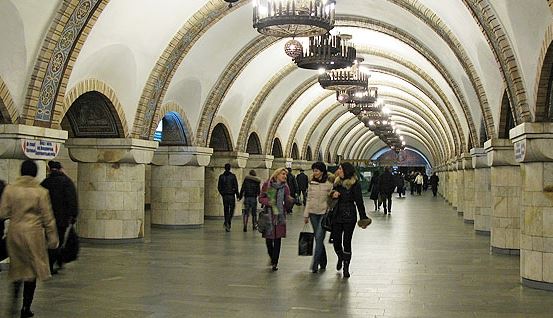 В новогоднюю ночь и Рождество в столичном метро вводится особый режим работы станций